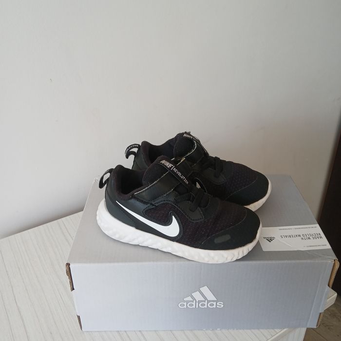 Маратонки nike  номер 26