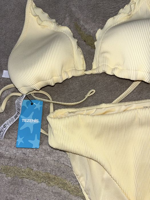 Нов бански Tezenis рипсана материя – пастелно жълт, горнище 80B/75C/70D/65E, долнище S