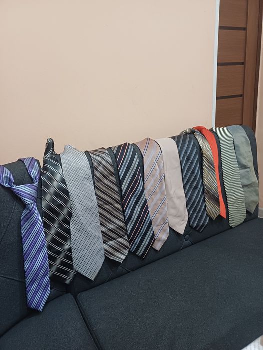 Отдам даром галстуки