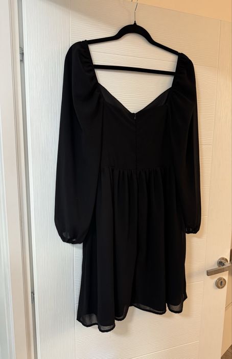Rochie neagra cu maneca