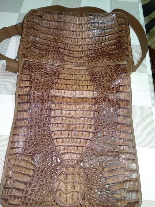 Кожаная сумка для ноутбука и документов