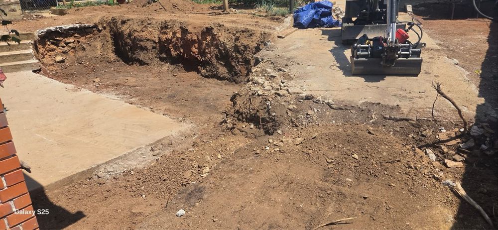 Услуги с малък багер 2.8 тона Област Добрич