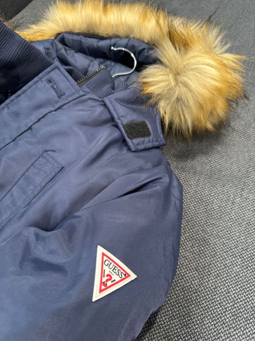 НОВА оригинална детска синя пухена парка с качулка GUESS, размер 12г.