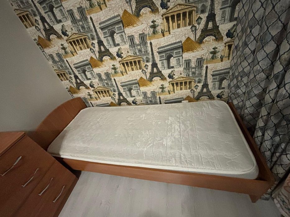 Продам кровать с матрасом