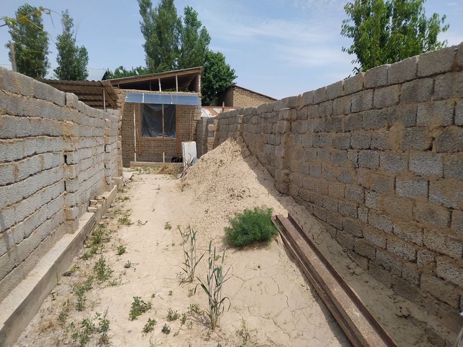 Qurilishi bitmagan uy