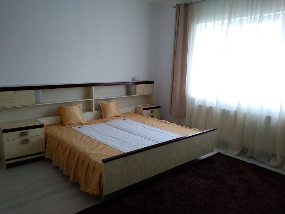 Închiriez apartament
