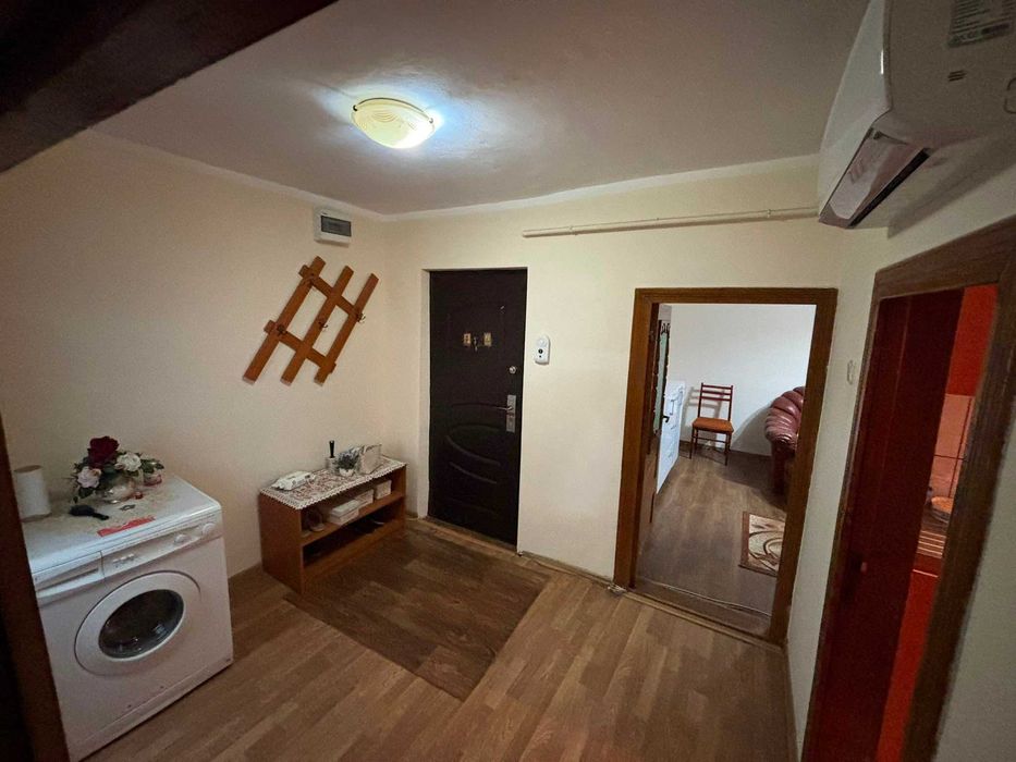 Vând apartament decomandat cu 2 camere
