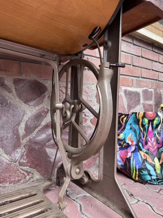 Крачна руска шевна машина