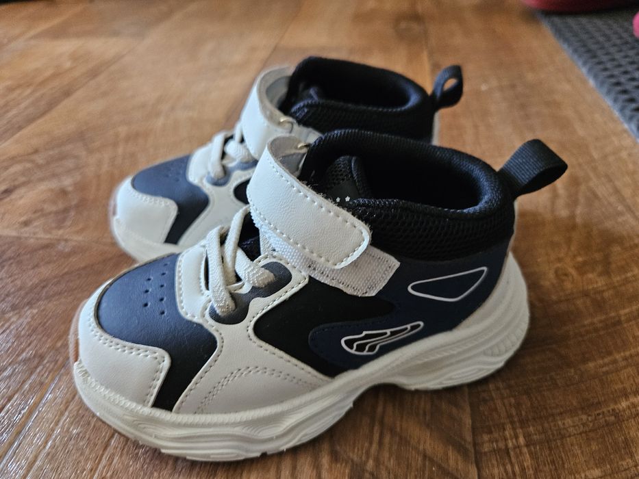 Кроссовки на мальчика 25 р-р