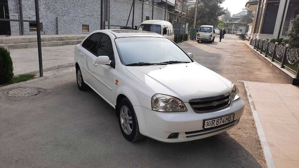 Lacetti 2013, 1,6 мотор, 3 позиция. Срочно продаю!!!