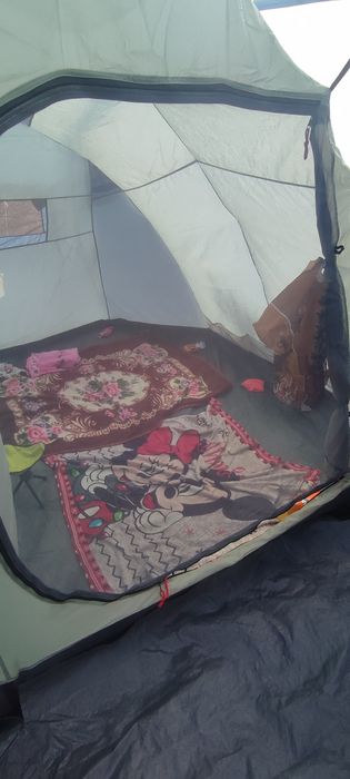 Vând cort 10 persoane