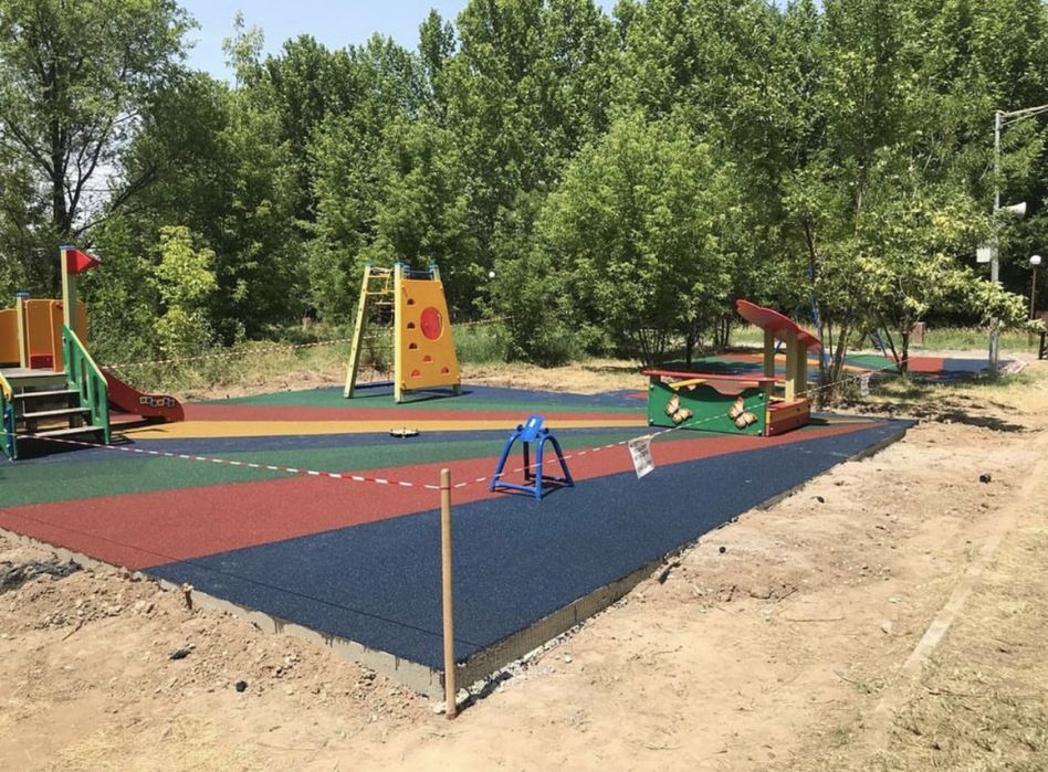 От 4000тг. Укладка резиновой крошки. Резиновая покрытие. Тартан