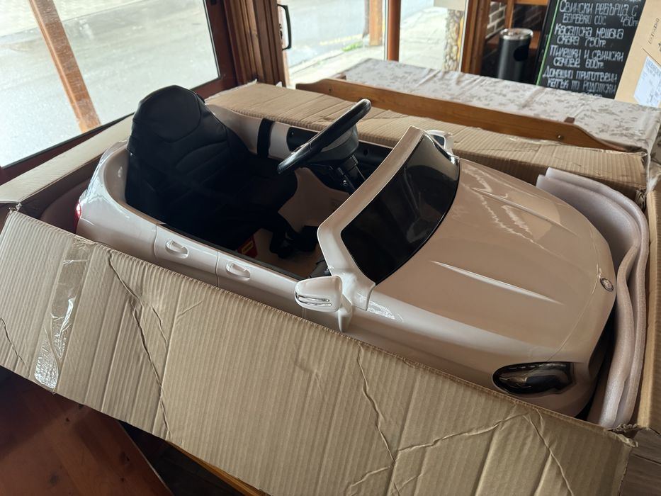 Децка електрическа кола