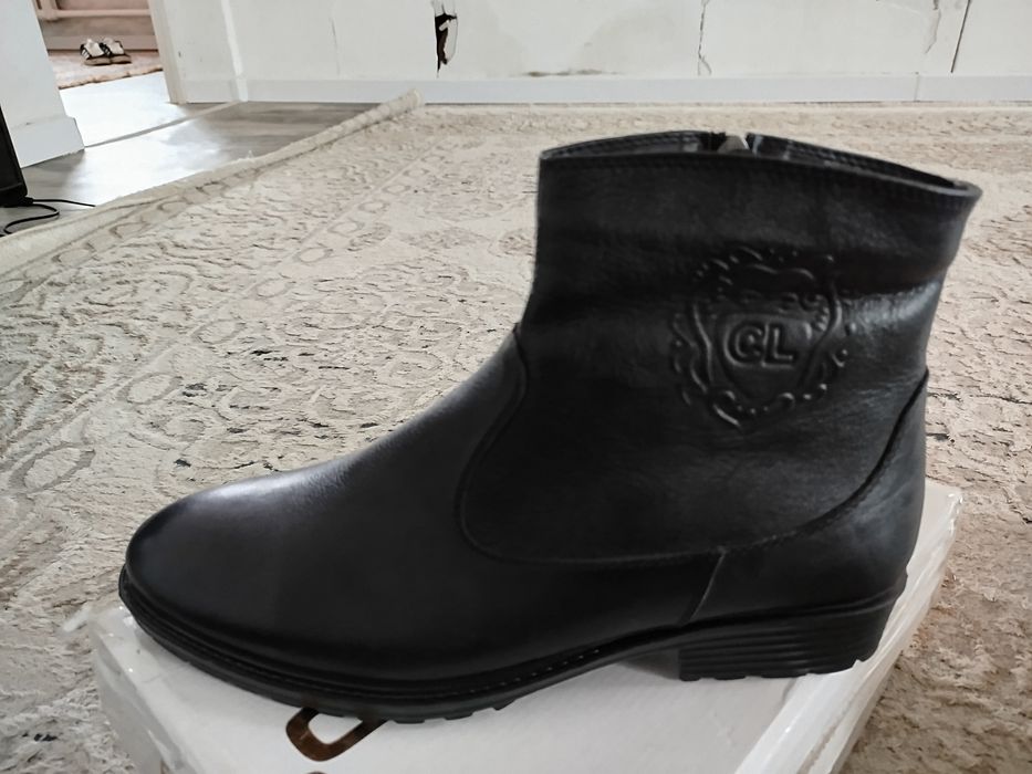 Сапоги продаётся