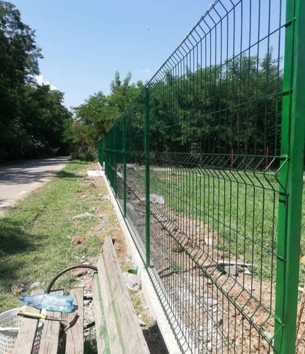 Garduri din plasa bordurata