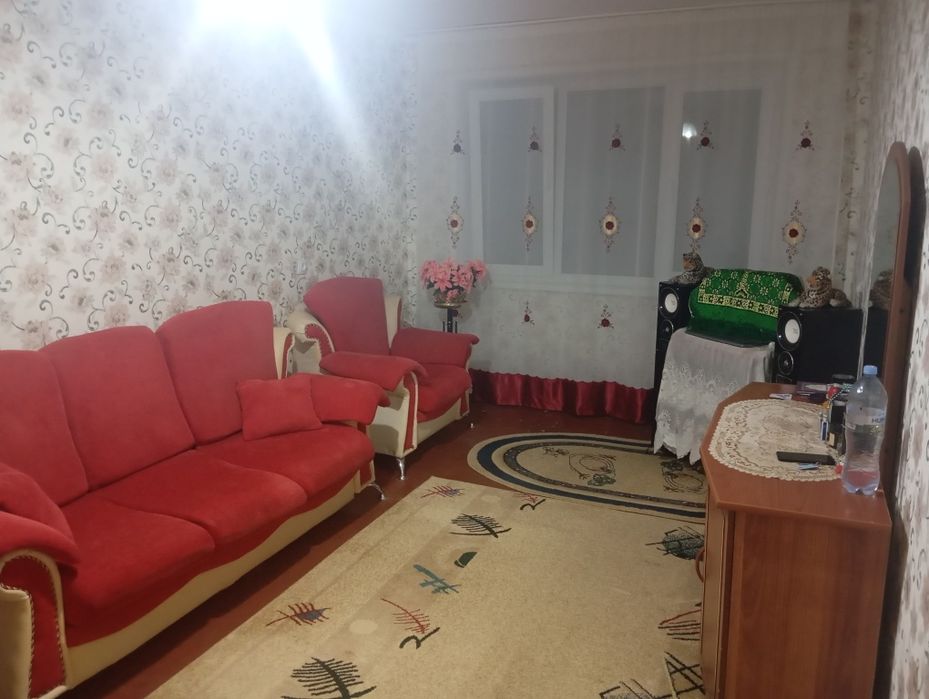 3xonali 4-etajda uy sotiladi