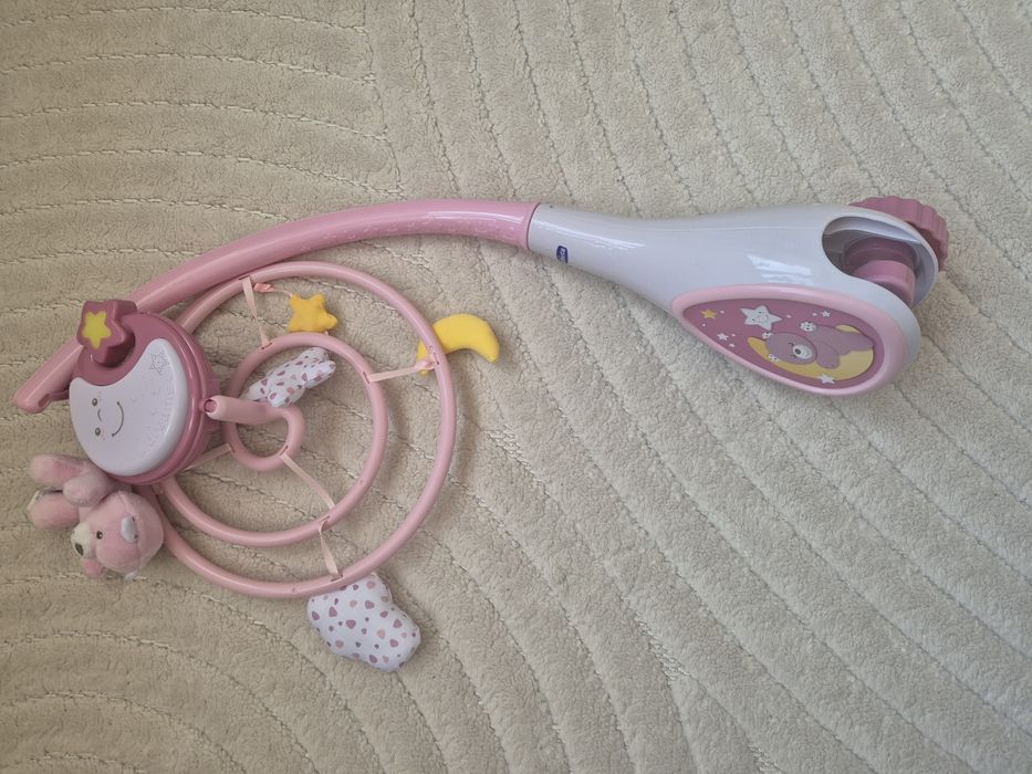 Пееща играчка за кошара въртяща се с играчки