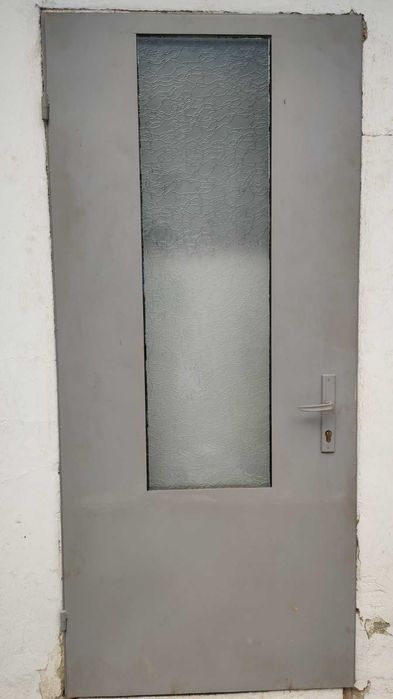 Продавам нова, двупластова метална врата изгодно