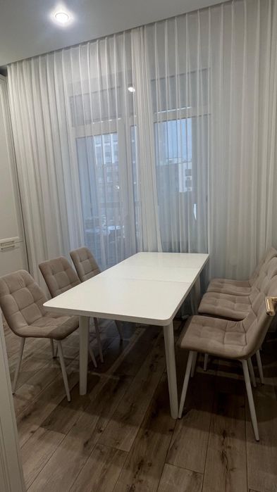 Стол со стульми в комплекте