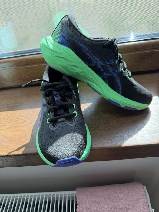 ASICS Novablast 5