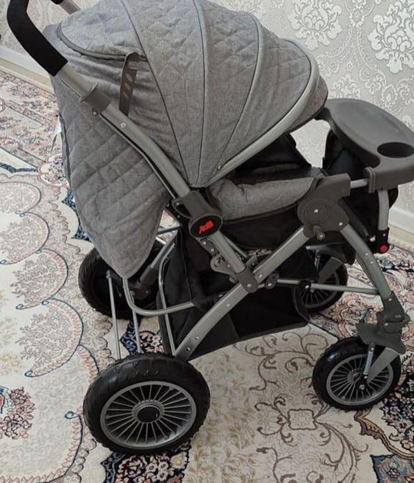 Продам коляску прогулочную новая