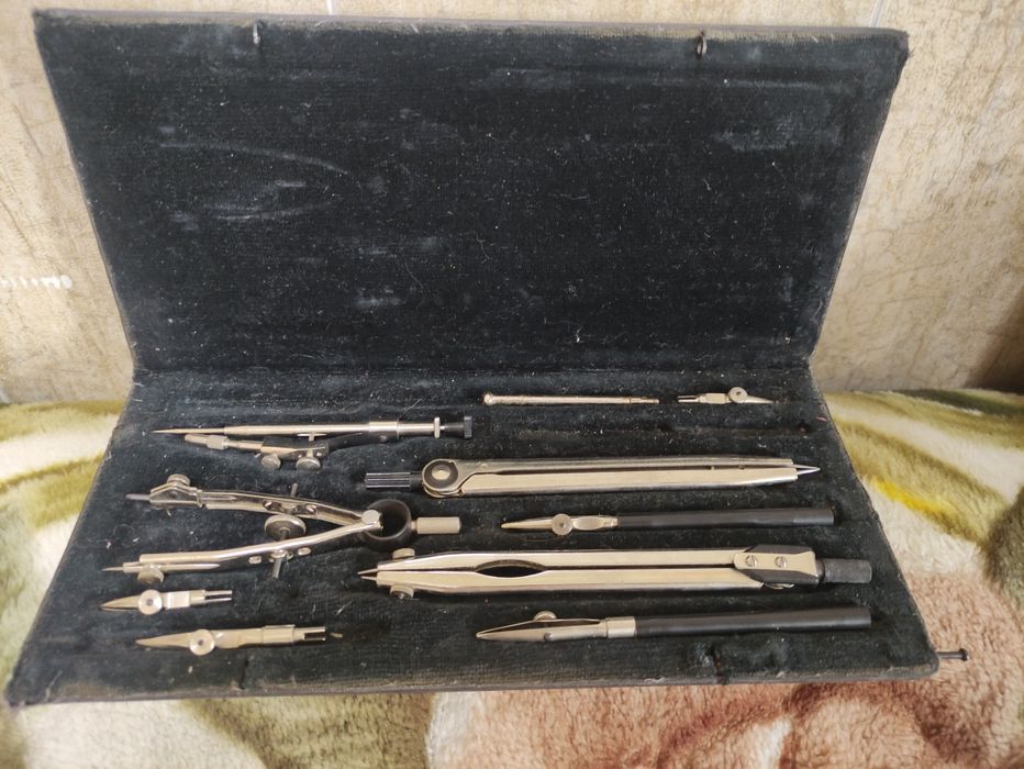 Готовальня (чертёжный набор) разные