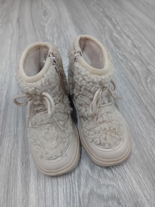 Ghetuțe fete  marimea 24 si 25