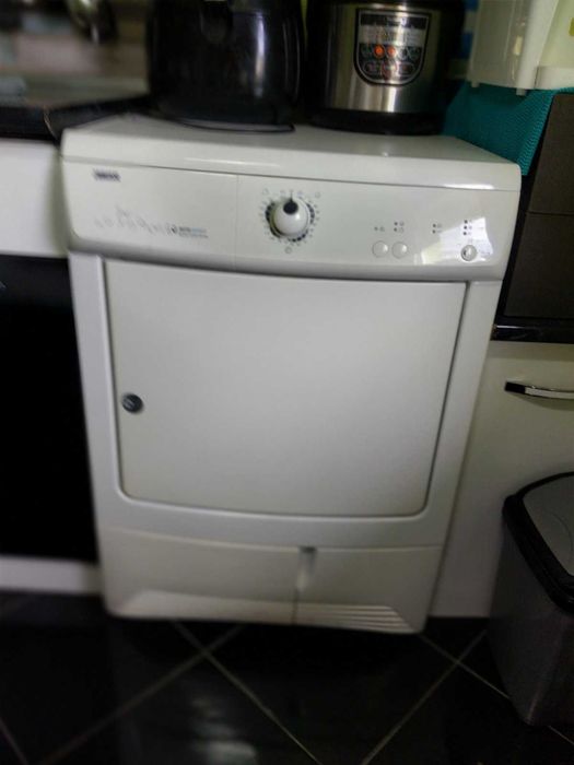 Продавам сушилня ZANUSSI