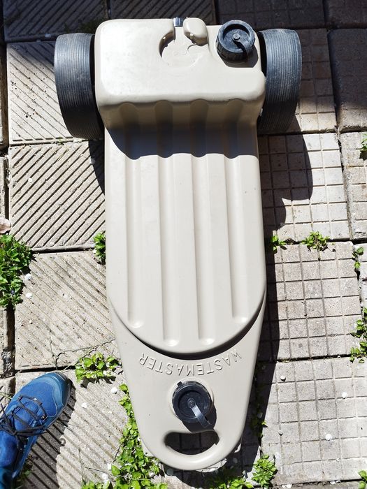 Съд за мръсна вода.