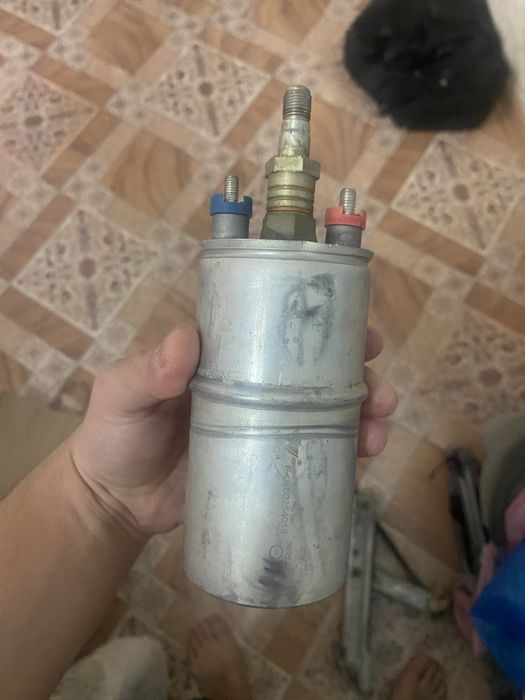 Бензиннасос Audi 100