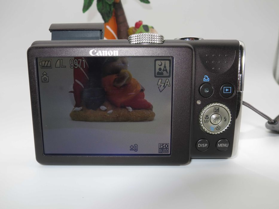 Canon SX200 ултра компактен цифров фотоапарат, дигитална камера с голям оптичен зуум, като НОВА - пълен комплект - работи отлично