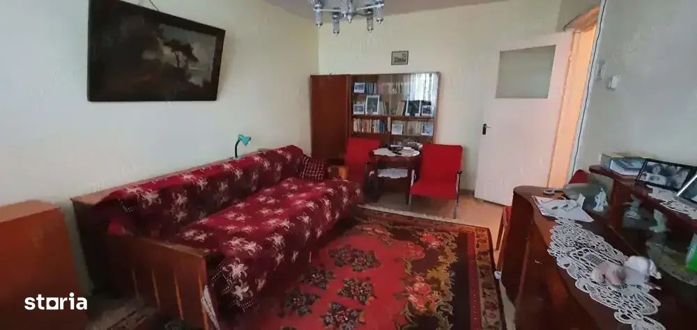 De vânzare apartament 3 camere decomandat