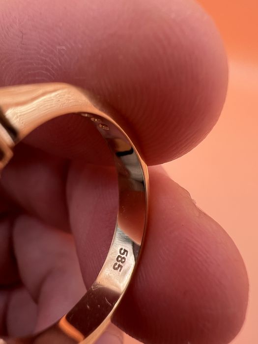 Продам золотое кольцо.