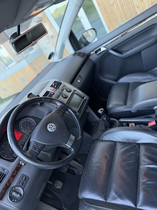 VW Touran 2010 2.0 TDI Highline