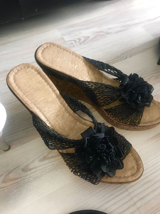 12 чифта обувки за 30 евро