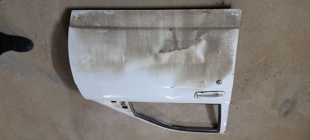 Правая передняя дверь Приоры