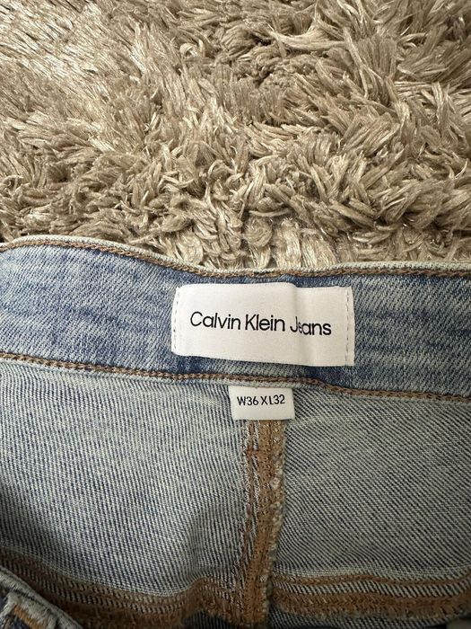 Vind  blugi  Calvin Klein