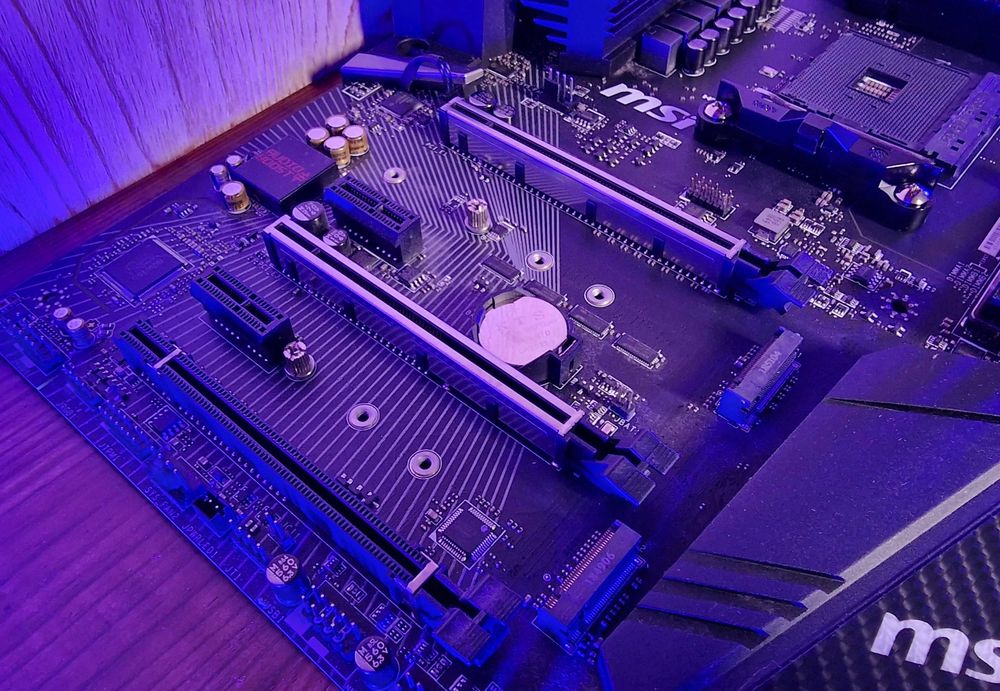 Продавам дъно Mainboard MSI X470 GAMING PRO CARBON AM4, AMD