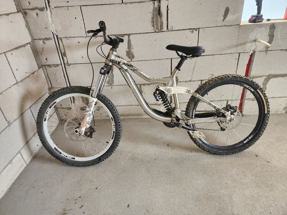 Kona operator downhil!