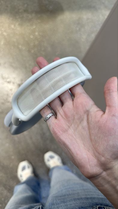 Продам оригинальные  Airpods Max