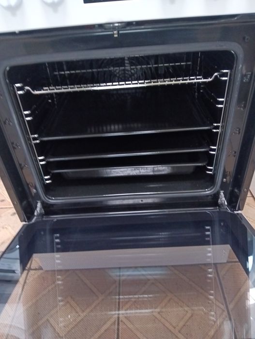 Като нова свободно стояща печка с керамичен плот Gram 2години гаранция