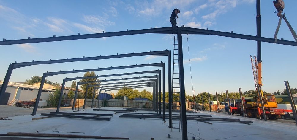 Vand hala pe structura metalica inchisa cu panouri sandwich 12x20x5