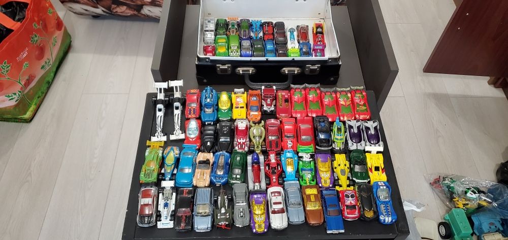 Продавам метални колички