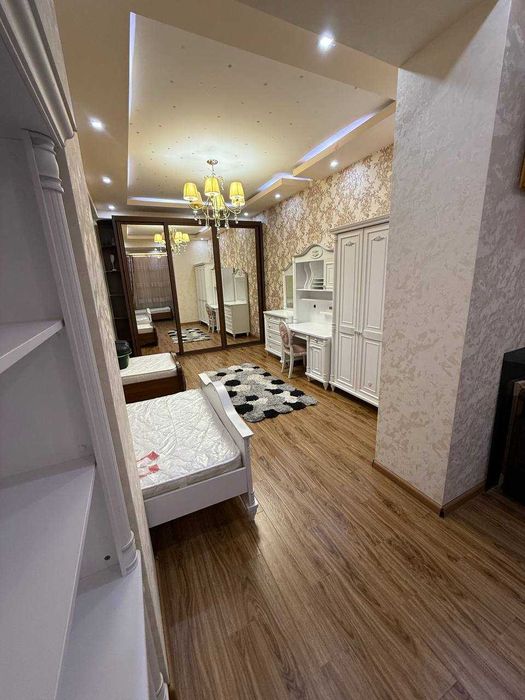 Срочно сдается 3ком кв в новостройке 215кв.м.