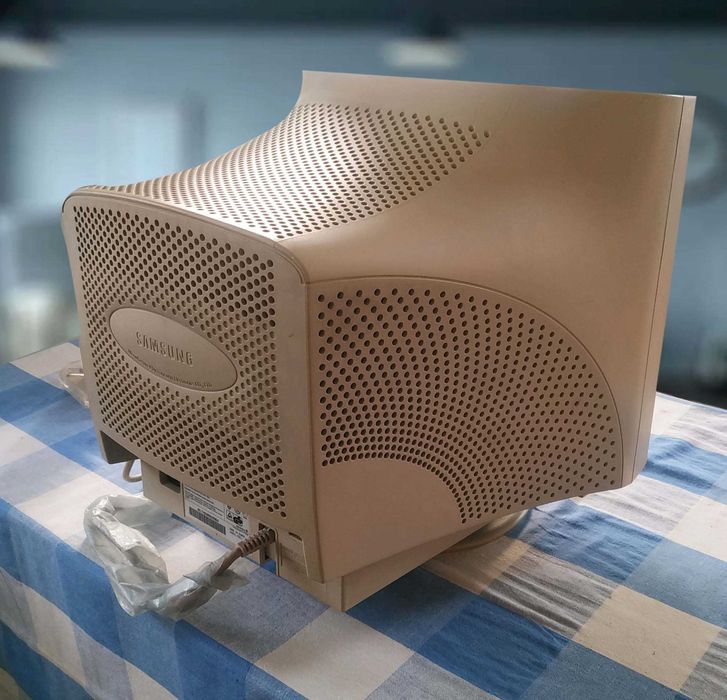 Монитор SAMSUNG SyncMaster 757NF