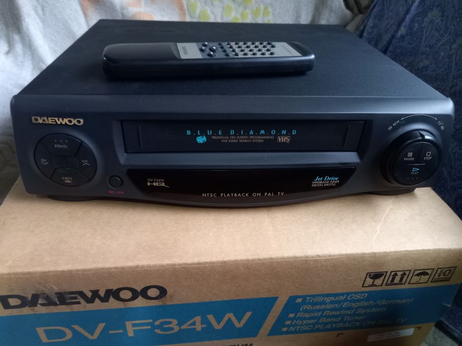 Прадаётся видеомангтафон  DAEWOO DV f34W хорошим состаяным.