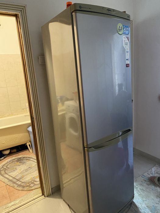 Холодильник LG.