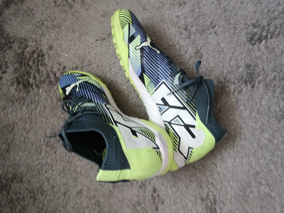 Adidași fotbal puma sintetic marimea 42.5. purtați de 2.3 ori