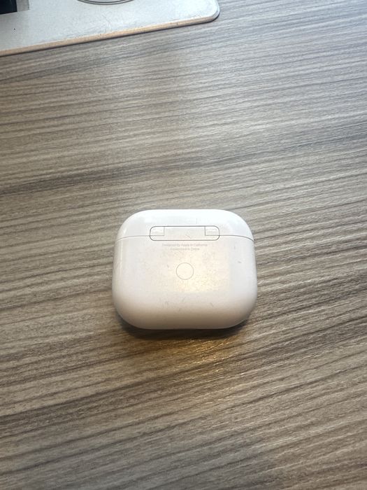 Продам наушники airpods
