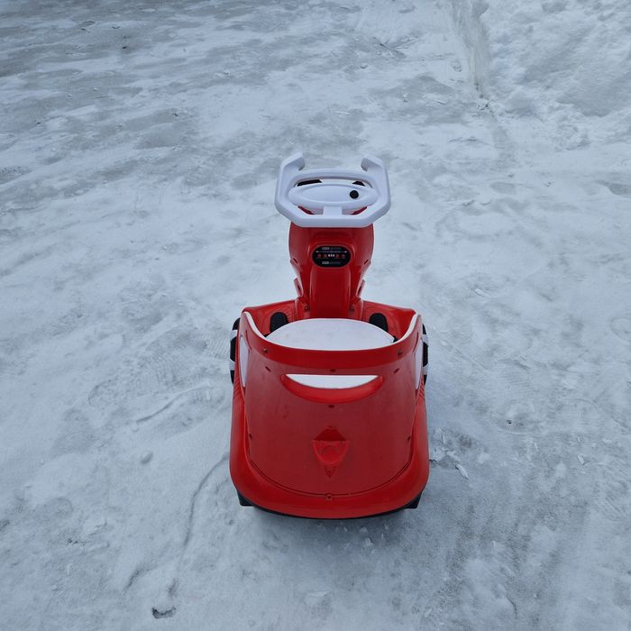 Красная машинка машинка